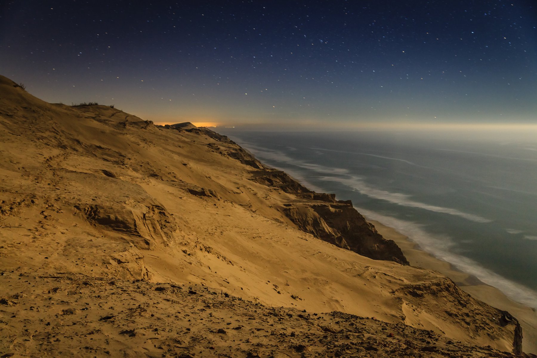 Moonlight coastline - Santi